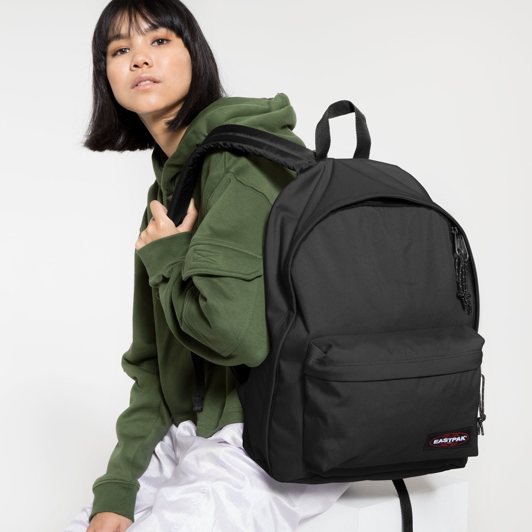 mochila-eastpak-negra-370bam-1.jpg